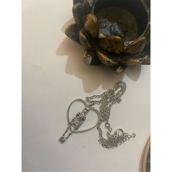Adorable goth skeleton HEART NECKLACE - Picture 2 of 8